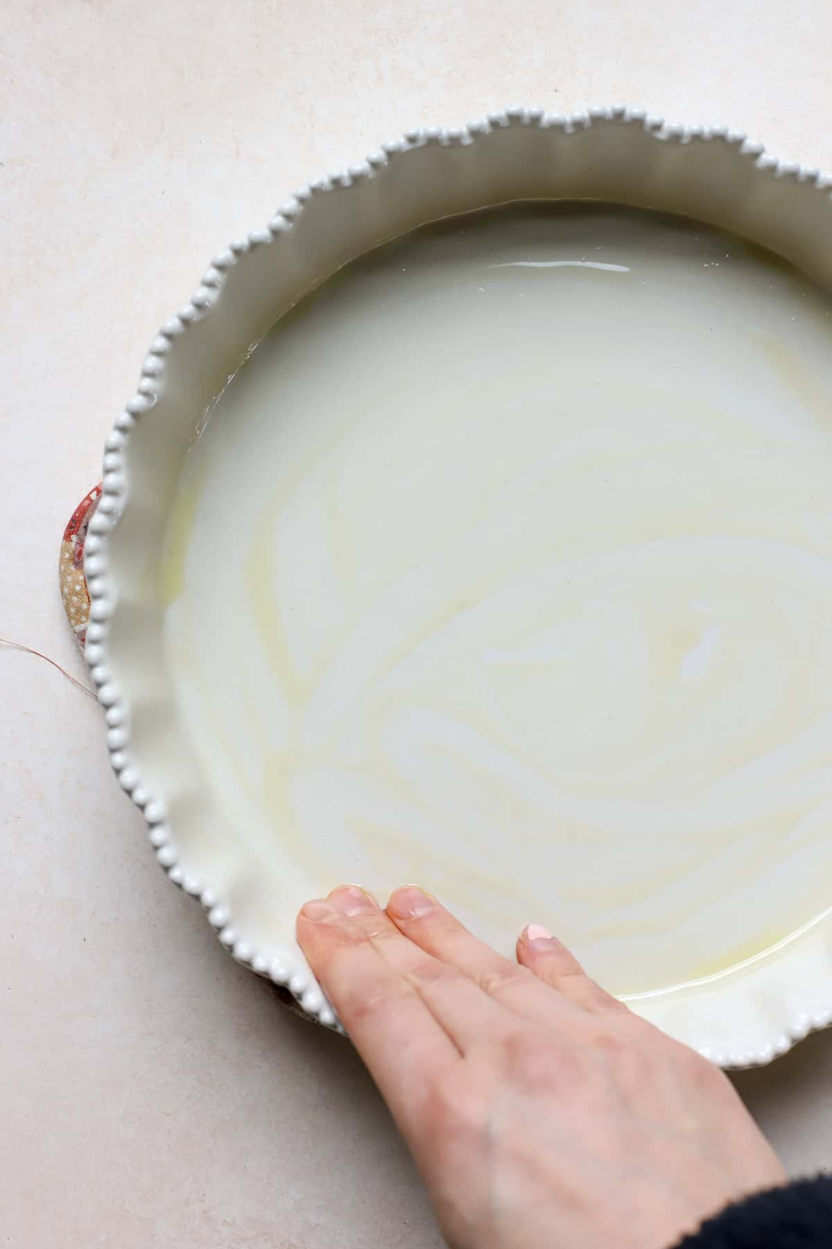 9-inch ceramic pie dish greased with olive oil.