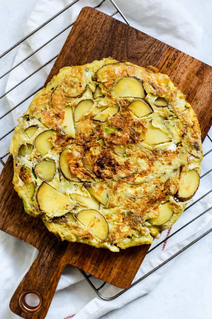 Whole Spanish tortilla on cutting board