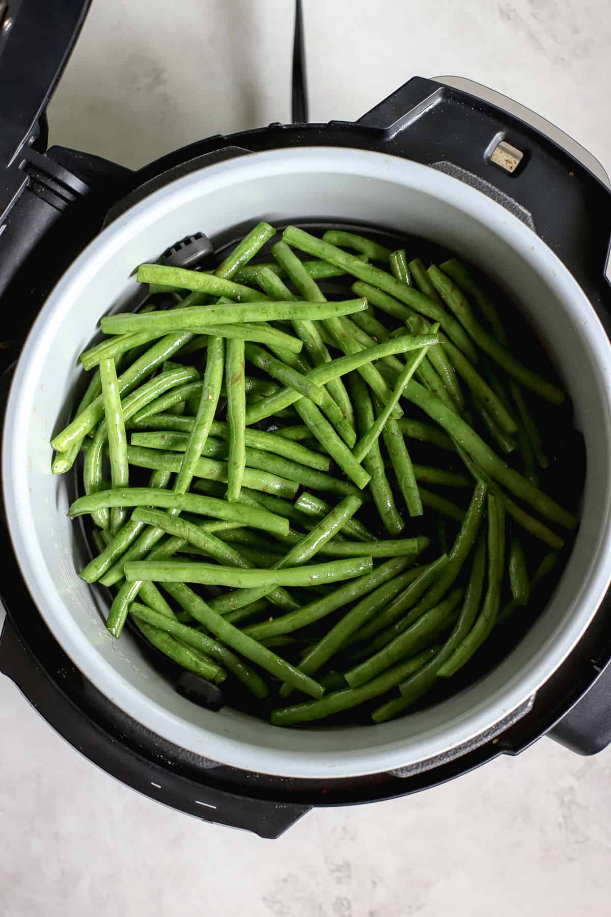 Seasoned green beans in air fryer.