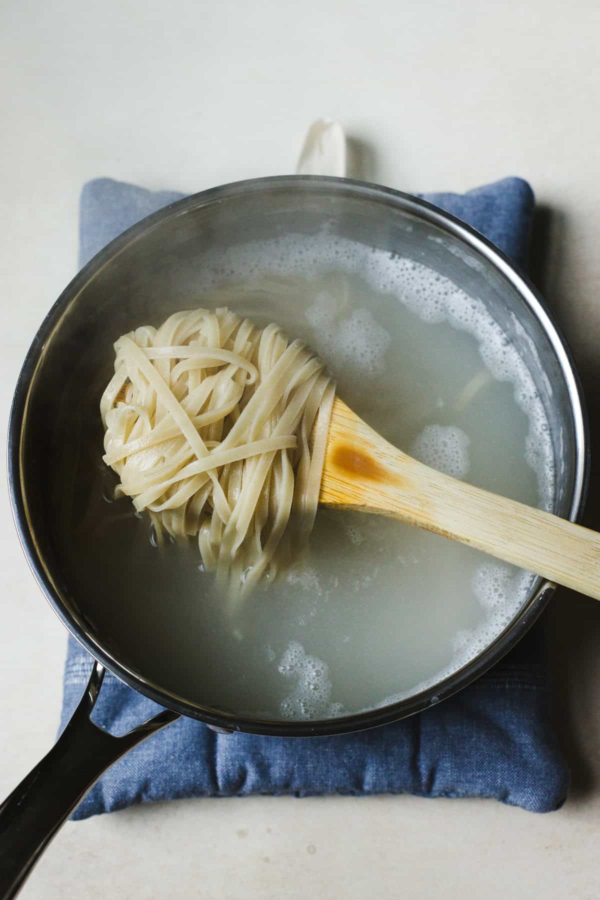 Cooked rice noodles.